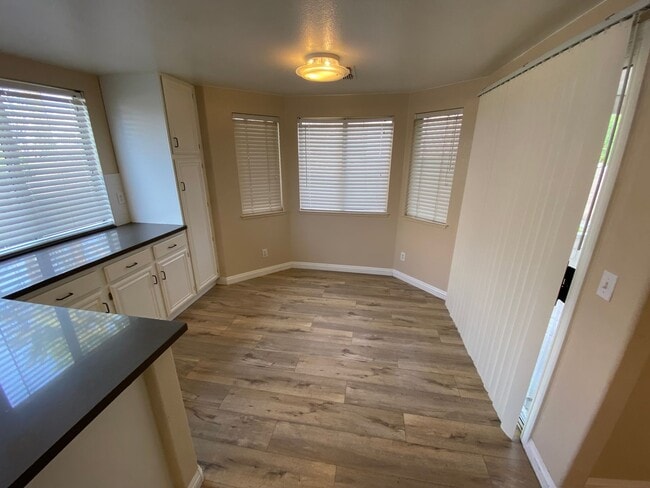 Building Photo - Beautiful 3 bed/2 bath home located near North Las Vegas