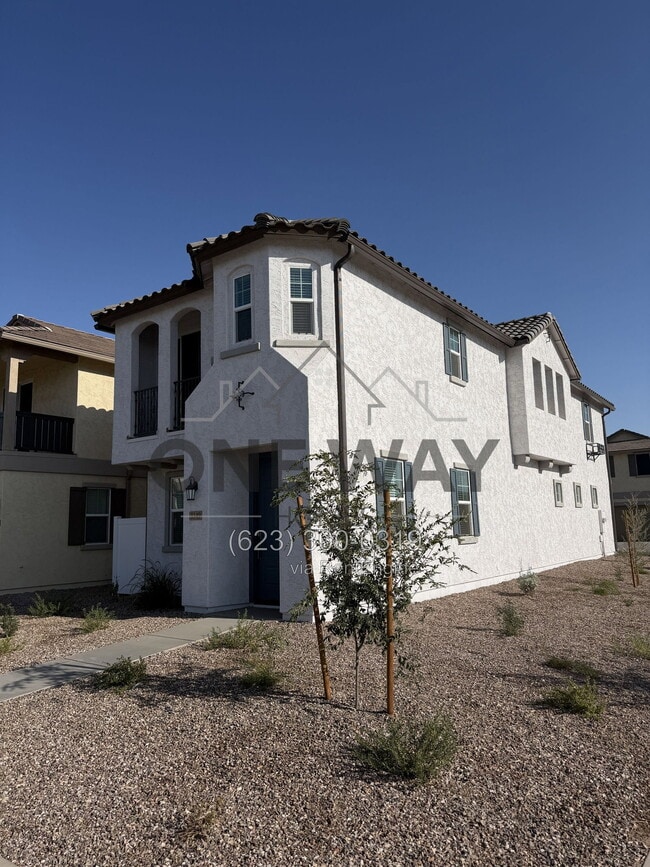 Building Photo - 3349 S Primrose