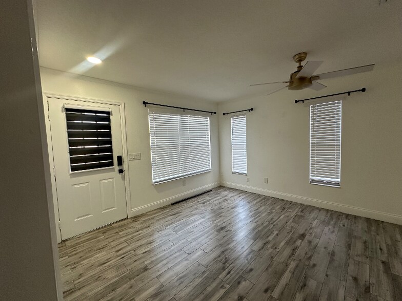 Building Photo - 9224 Ventana Ln