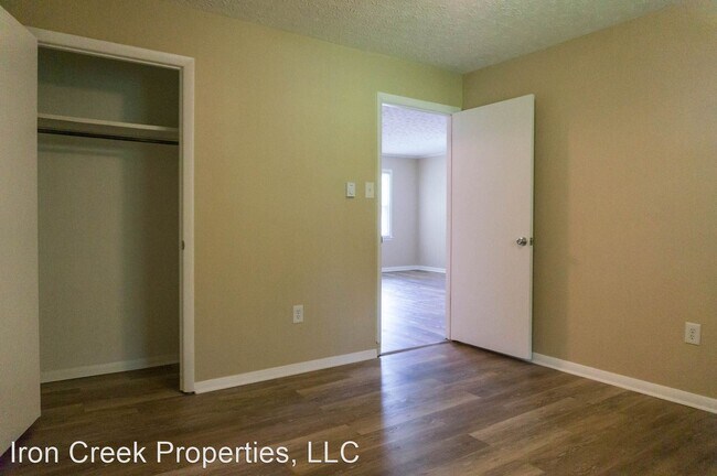 Building Photo - 250 Avena Rd