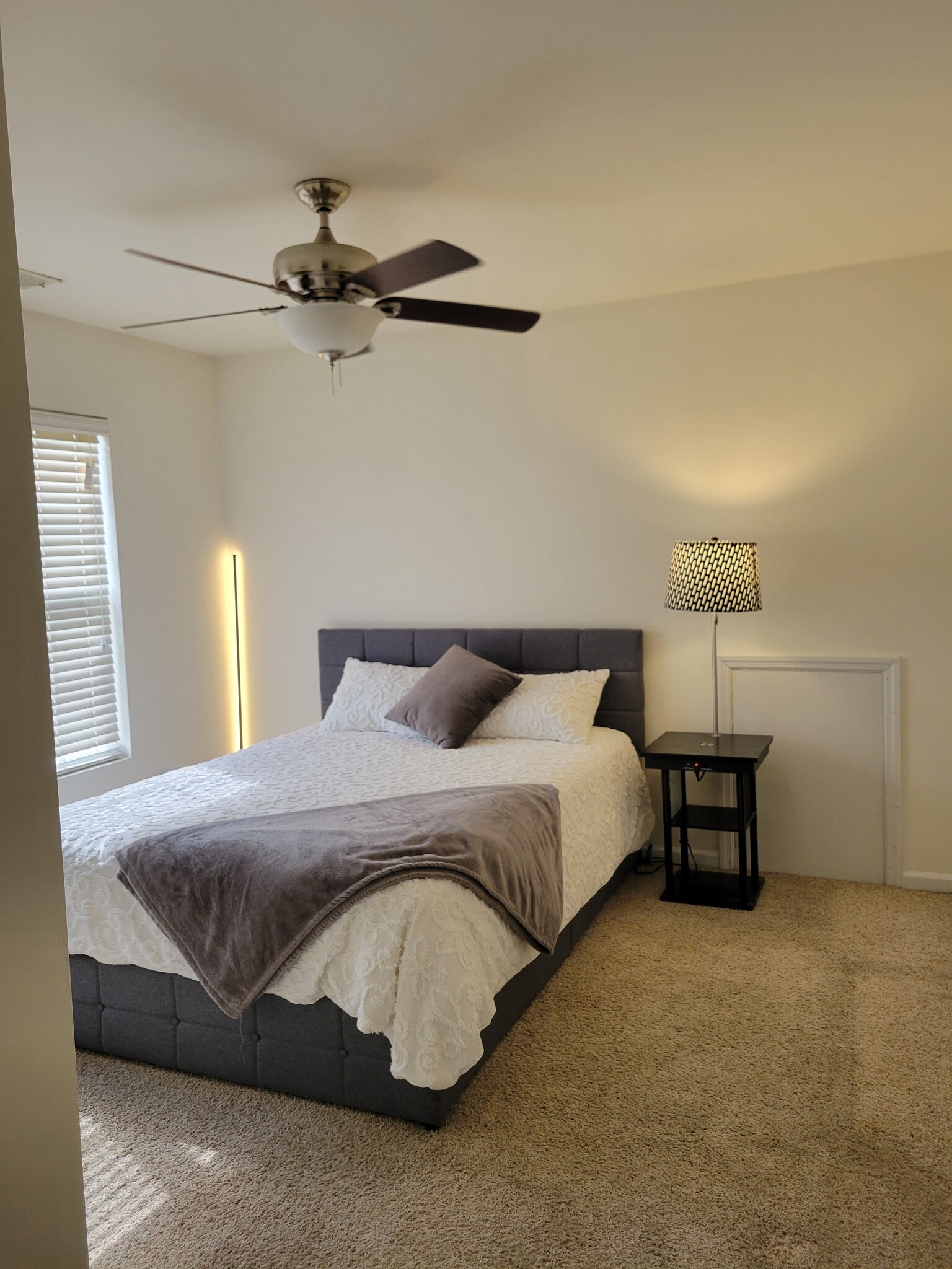 Second bedroom upstairs front - 204 Silk Oak Dr