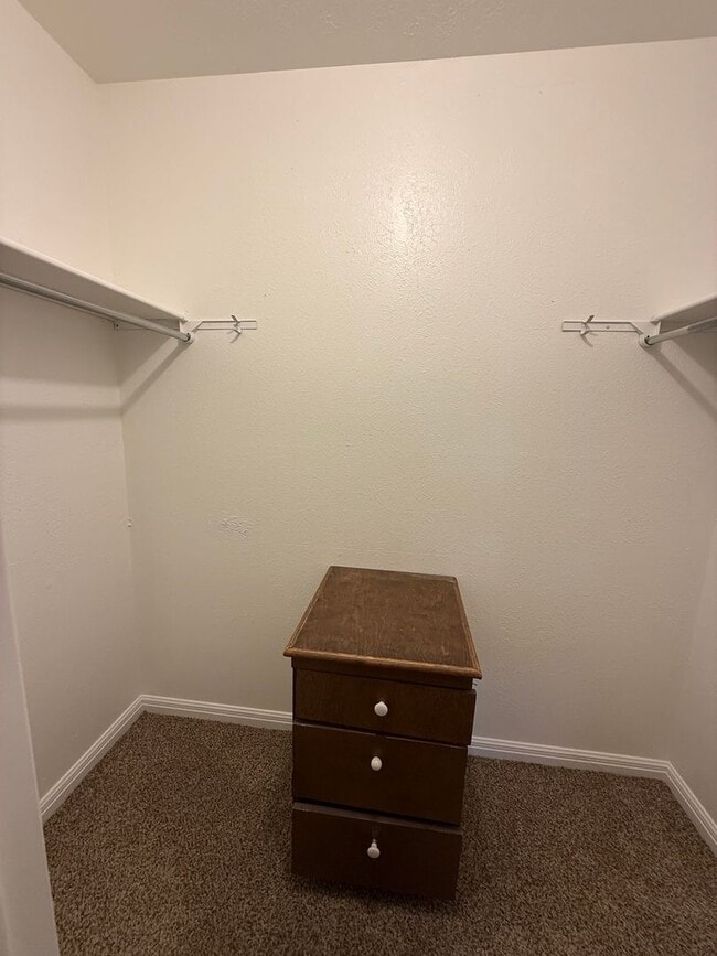 Building Photo - Newly Remodeled Big and Spacious 5 Bed Home! Huge Back Yard!