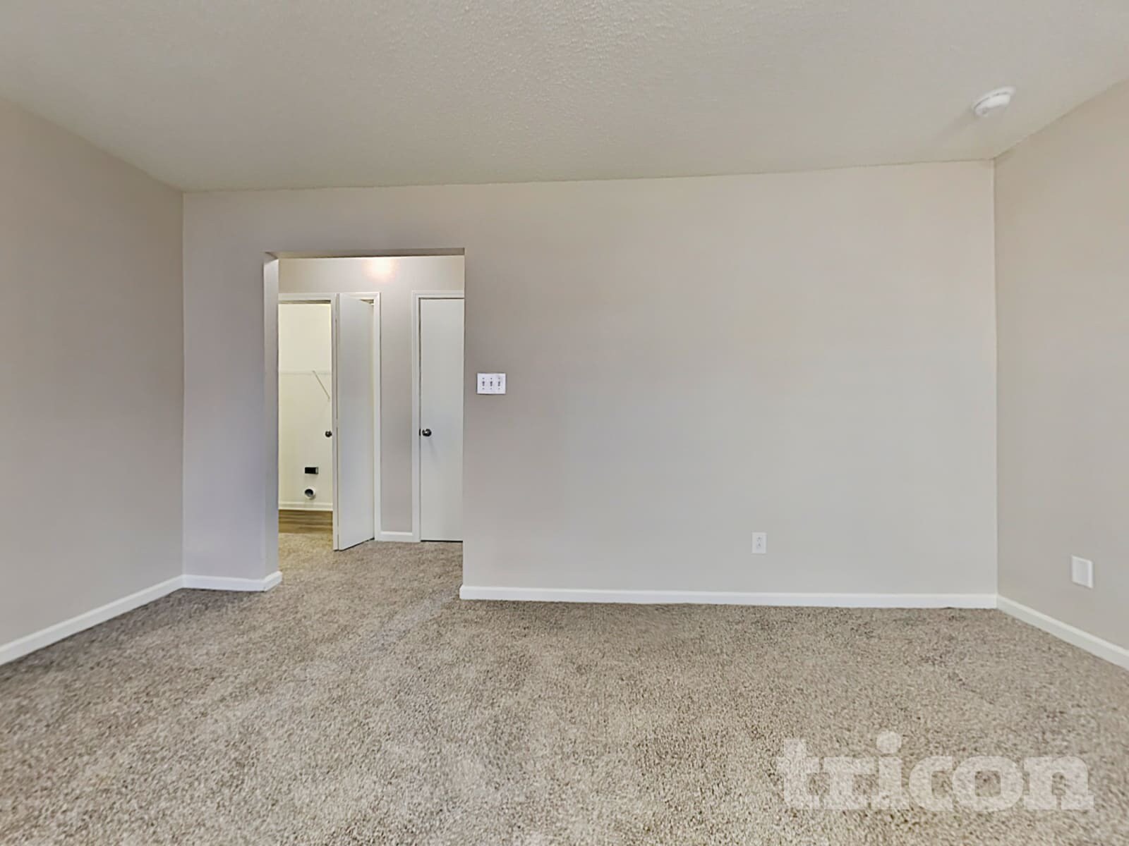 Building Photo - 1697 Willowview Ln