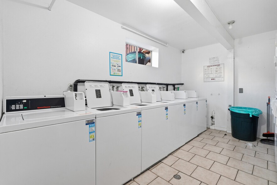 Building Photo - 7924 Woodman Ave