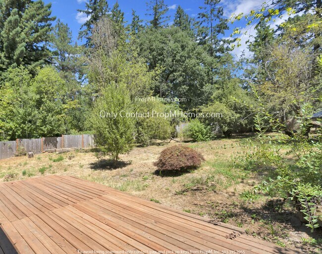 Building Photo - Charming Portland Retreat: Spacious Home w...