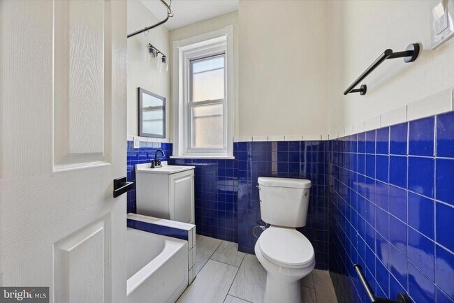 Building Photo - 6002 W Thompson St