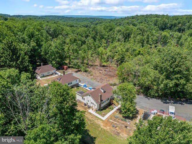 Building Photo - 71 Dreamland Park Dr