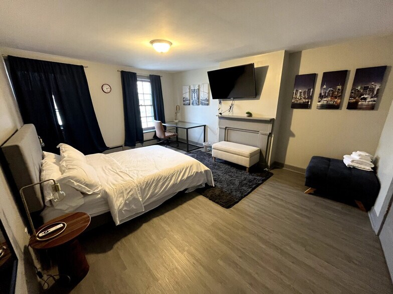 Building Photo - 113 Green St