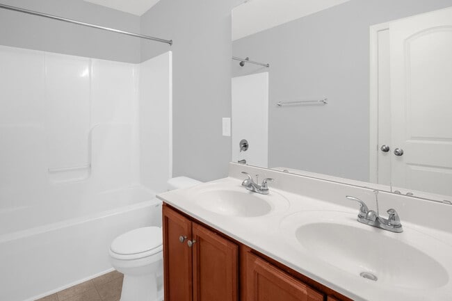 Building Photo - Updated 2BR/2.5BA Townhome