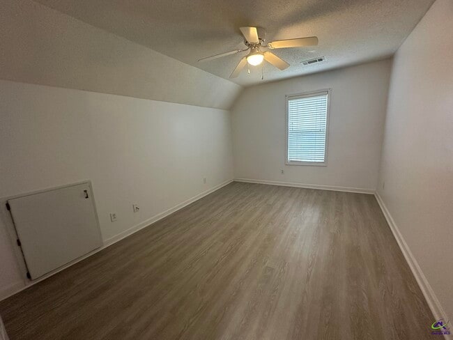 Building Photo - 282 Northridge Dr