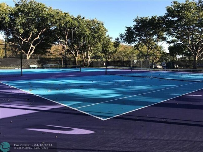 Building Photo - 112 Lake Emerald Dr