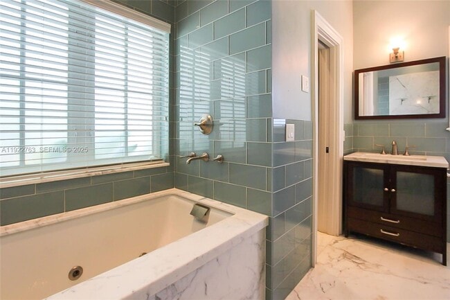 Building Photo - 1400 Alberca St