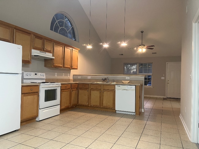 Building Photo - 138 Cambridge Dr