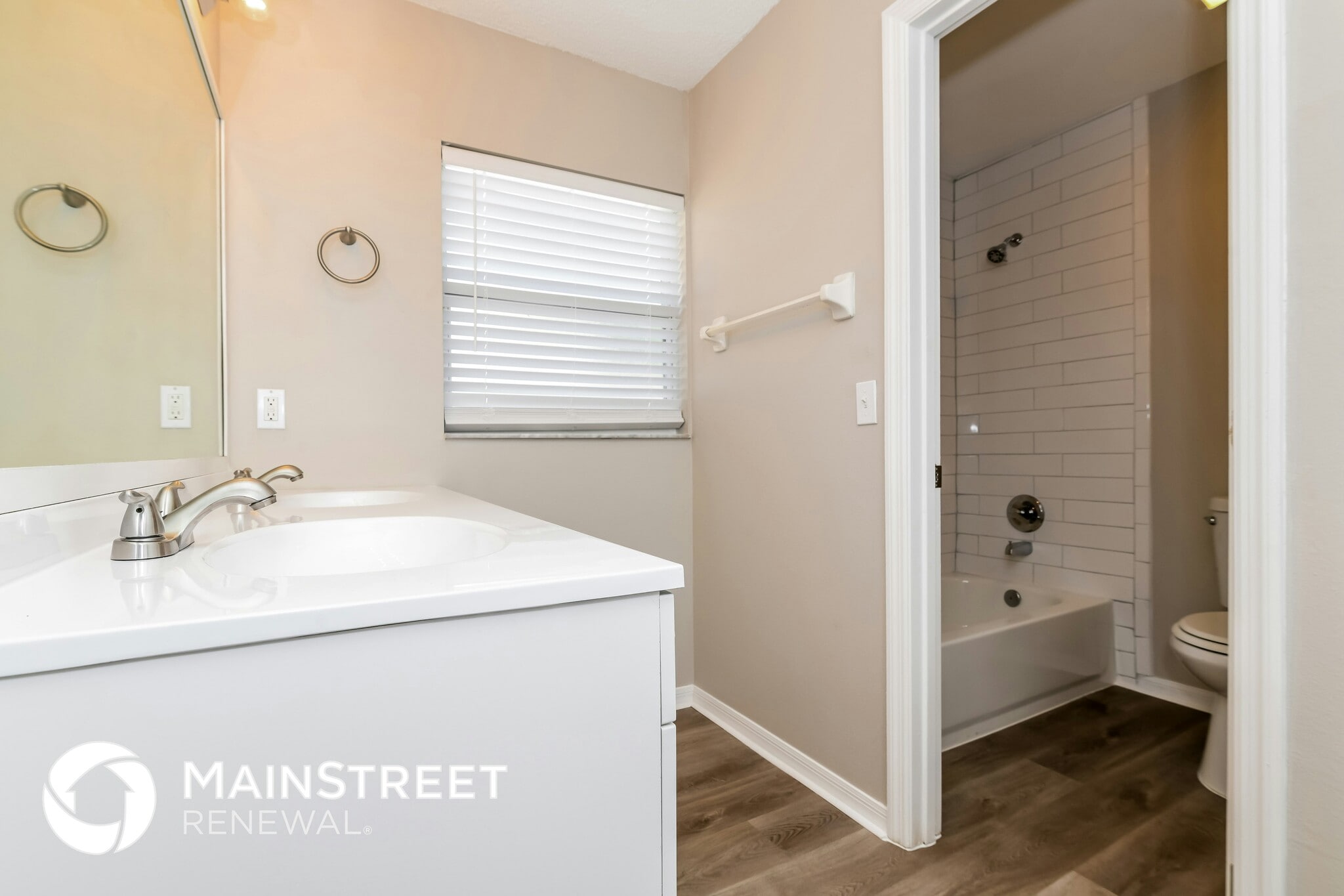 Building Photo - 10624 Lake Ralph Dr