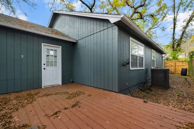 Building Photo - 1552 Cinnamon Bear Cir