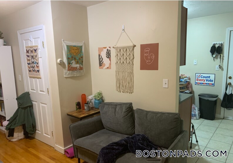 Building Photo - 28 Fleet St