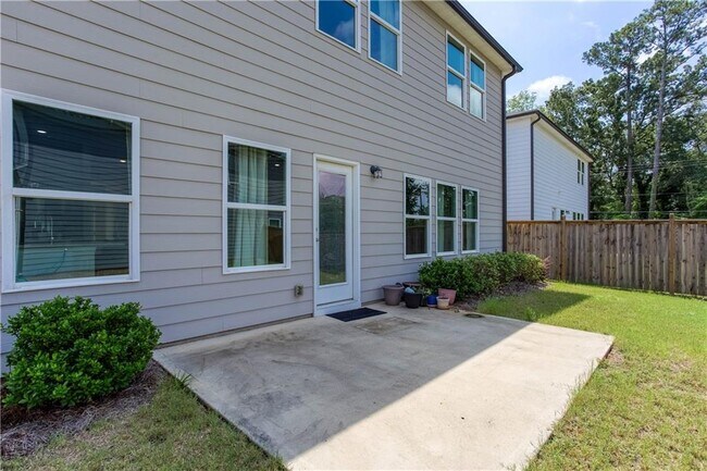 Building Photo - 607 Runnel Dr