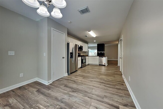 Building Photo - 3912 Ashwood Dr