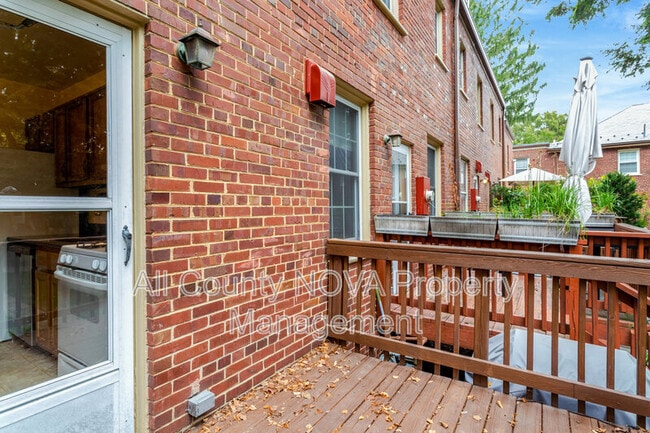 Building Photo - 1020 S Barton St