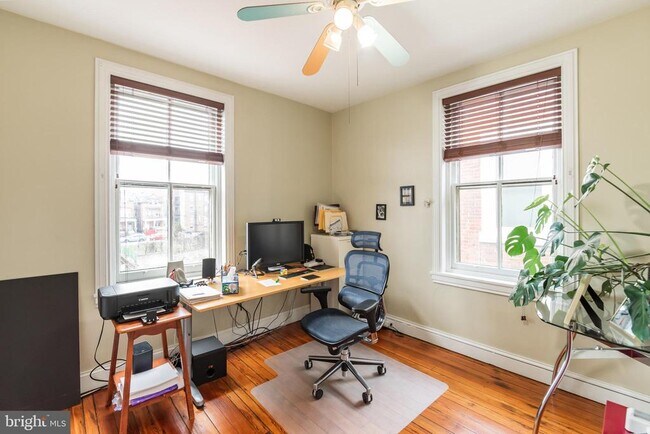 Building Photo - 206 S 43rd St
