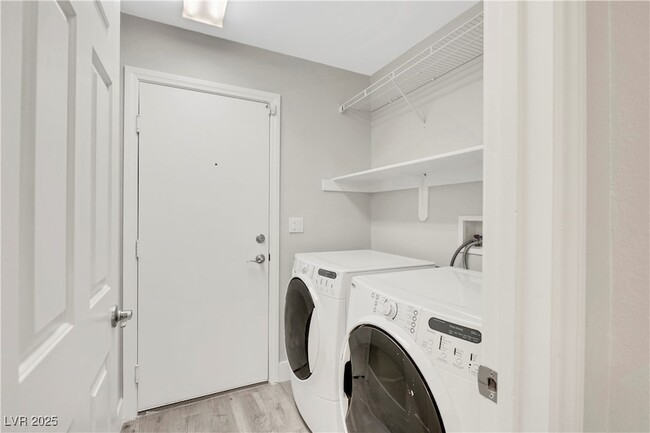 Building Photo - 7379 Majestic Bluff Pl