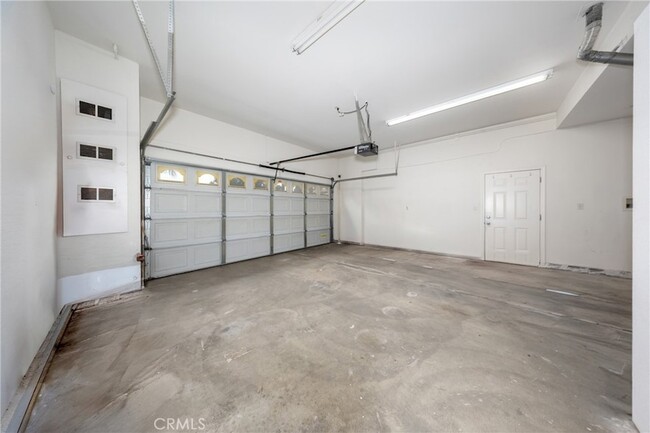 Building Photo - 642 N 6th Ave