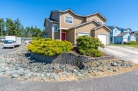 Building Photo - 972 NW Quarterdeck Loop