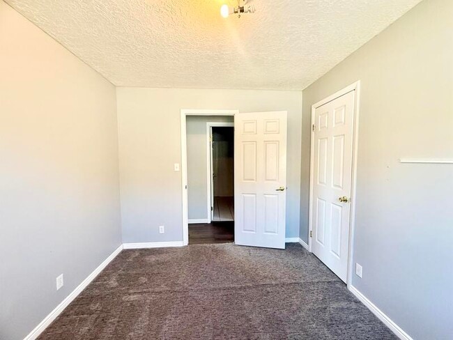 Building Photo - 1334 Sudbury Ave