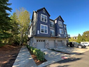 Building Photo - Private Ground Floor 1 Bed 1 Bath Hillsbor...