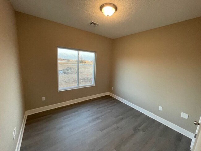 Building Photo - 2755/57 S Greenleaf Cir