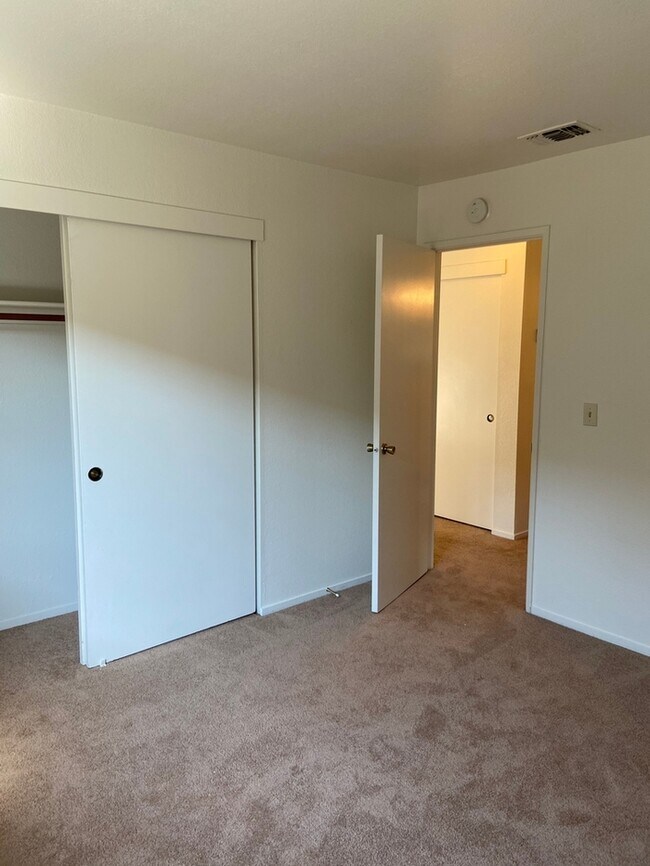 Building Photo - Charming duplex in Folsom!