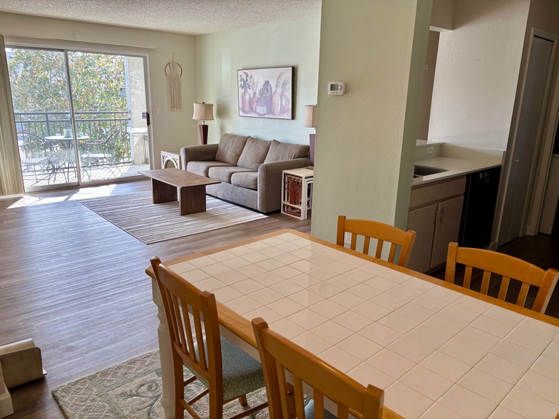 Building Photo - 3705 SW 27th St