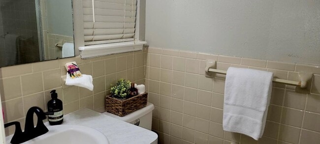 Building Photo - 3 bed room home for rent in Moore!  2 baths, 2 car garage with fenced yard near Santa Fe and SW 4...