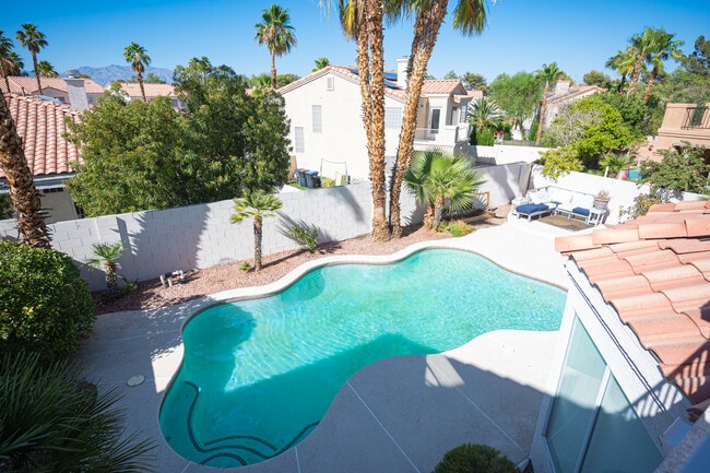 Building Photo - 8420 Bay Crest Dr