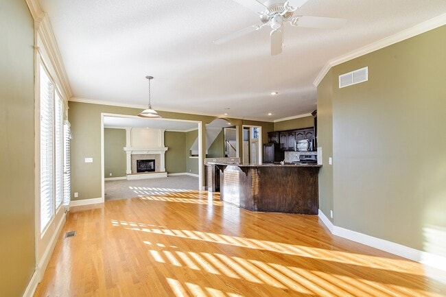 Building Photo - Gorgeous 4 Bedroom home in Blue Valley Schools