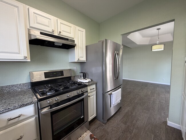 Building Photo - 1415 Santa Margarita St