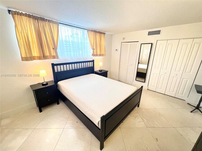 Building Photo - 1750 James Ave