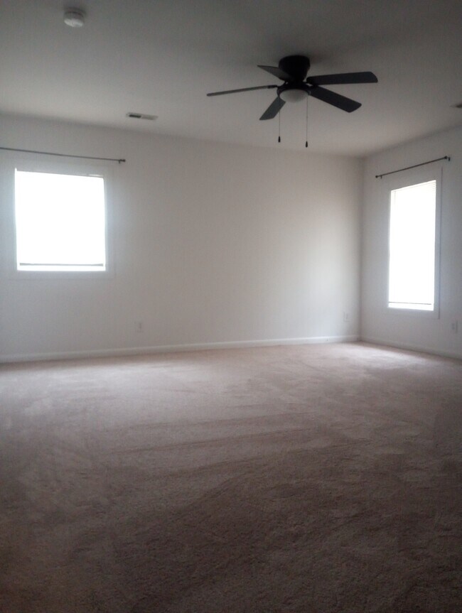 Building Photo - 209 E Wisconsin St