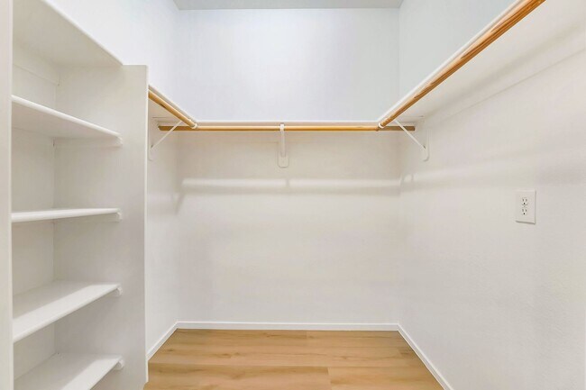 Building Photo - Spacious single-level, first-floor unit featuring 3 bedrooms and 2 bathrooms.