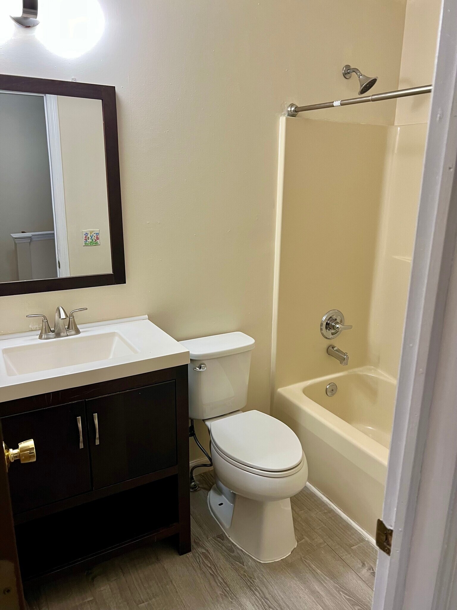 Guest bathroom - 2627 Chestnut Ln