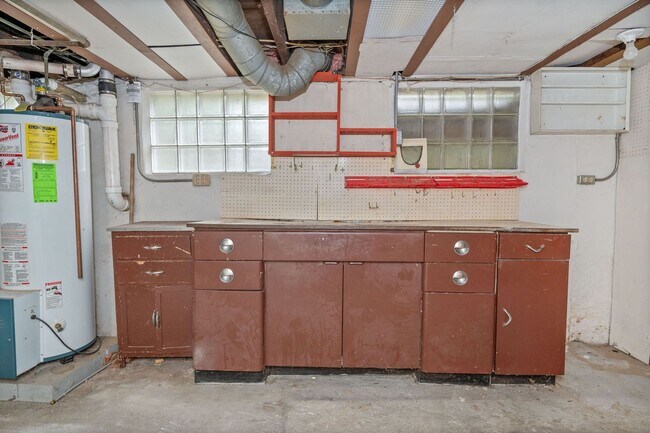 Building Photo - CHEVIOT- Charming 3 bedroom 1.5 bath
