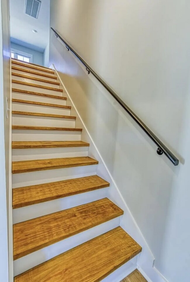 Building Photo - 3 bed 3 bath on the water! New build! Available for July 1 move in