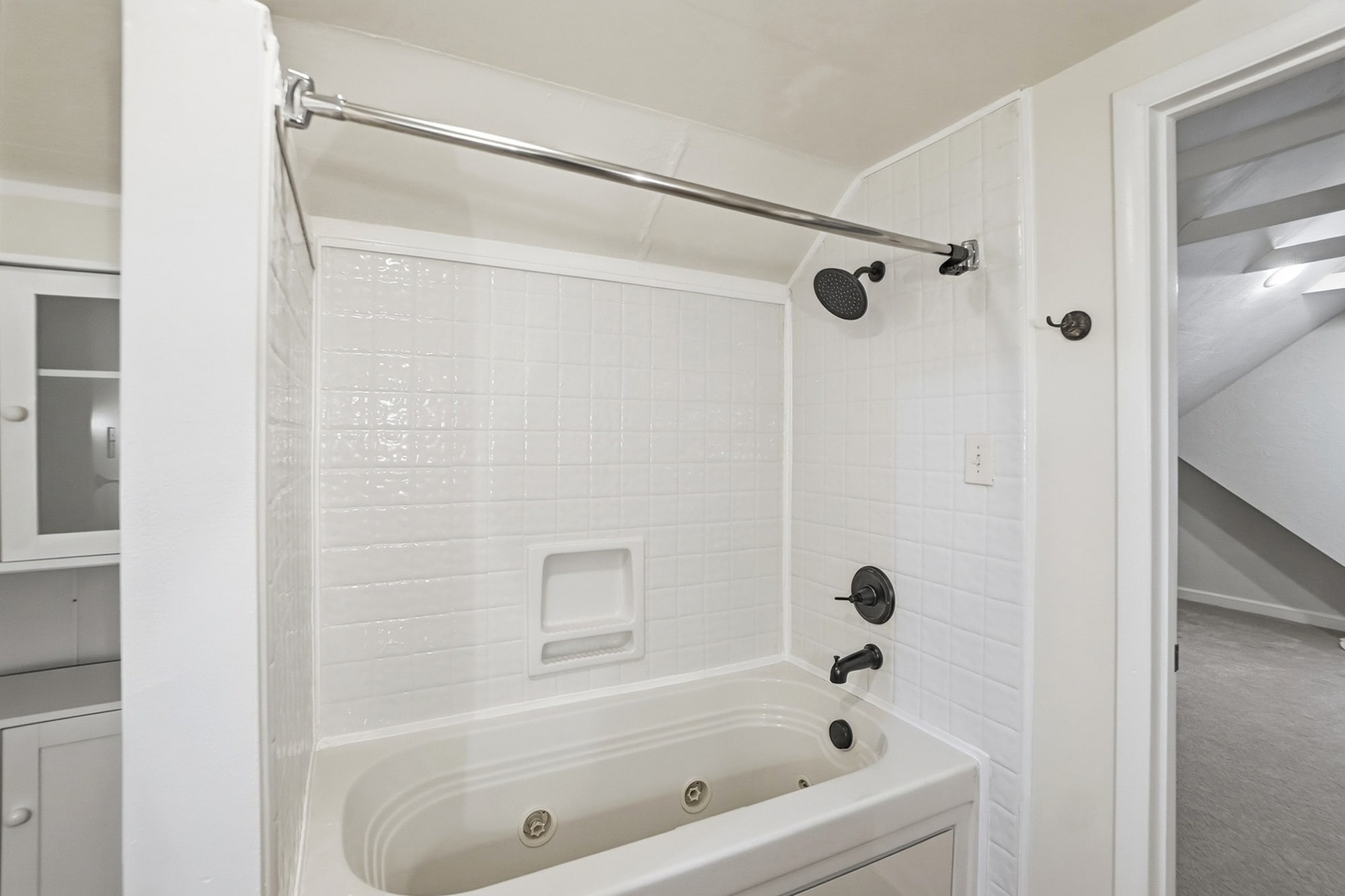 Building Photo - 2695 Bellwood Ave