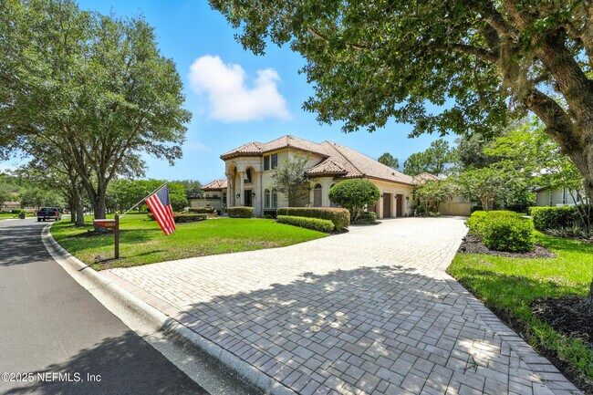 Building Photo - 2061 Crown Dr