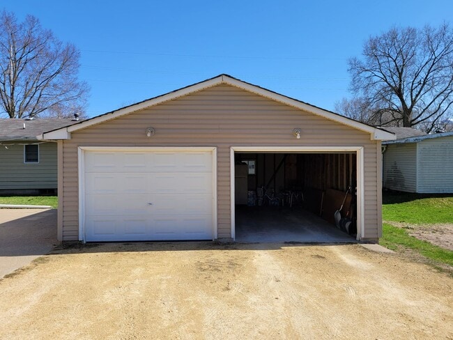 Building Photo - 505 7th Ave