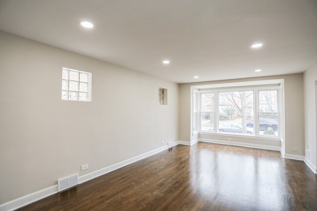 Building Photo - 3126 W Chase Ave