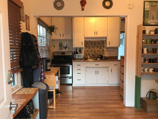 Building Photo - 750 Mountain View St