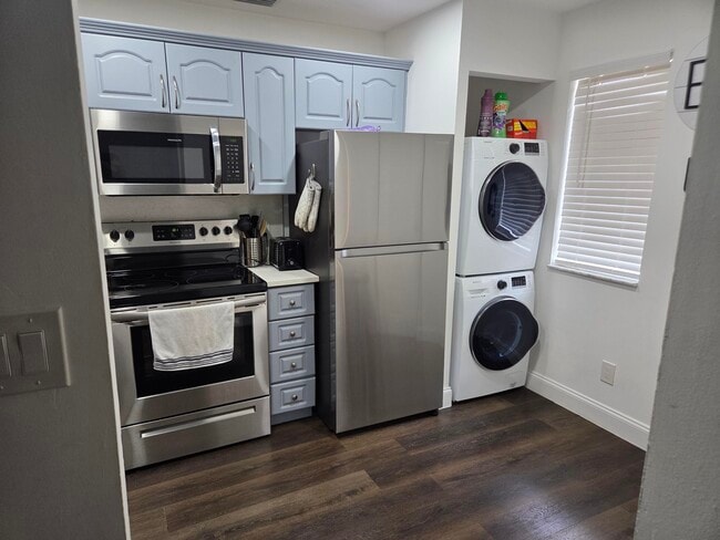 Building Photo - 1020 Coral Club Dr
