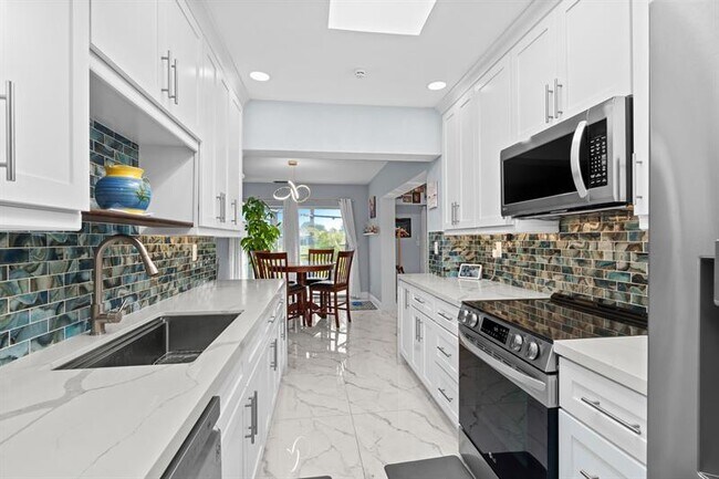 Building Photo - 5100 Yellow Pine Ln