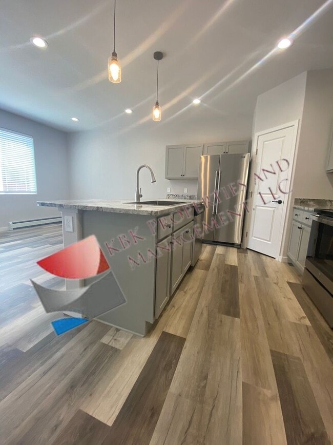 Building Photo - MDL-909 Douglas